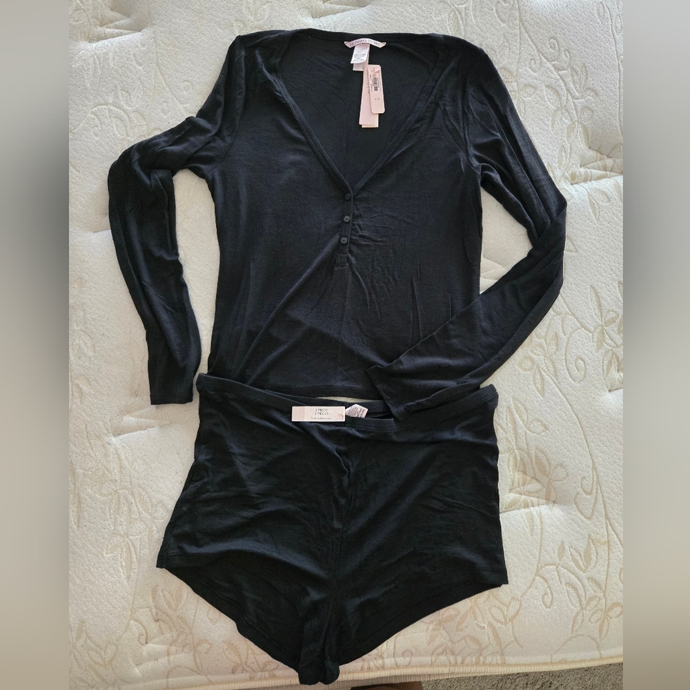 *BRAND NEW* Victoria's Secret Long Sleeve & Shorts Pajama Set